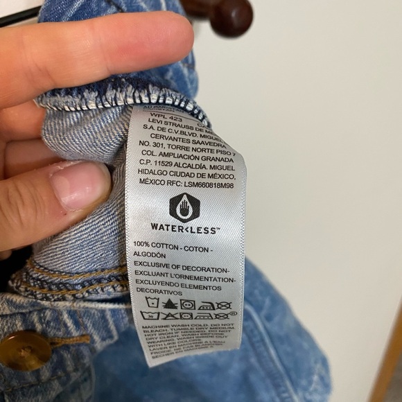 Levi's Blue Jean Shorts with Mid-Thigh Cut and Natural Fading - Picture 5 of 5